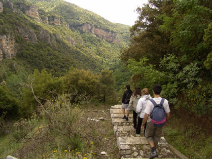 Πεζοπορία στην Καρδίτσα, Λίμνη Πλαστήρα, Θεσσαλία Ελλάδα.