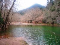 Μικρό Χωριό στο Καρπενήσι Ευρυτανίας. Λίμνη έξω από το χωριό.